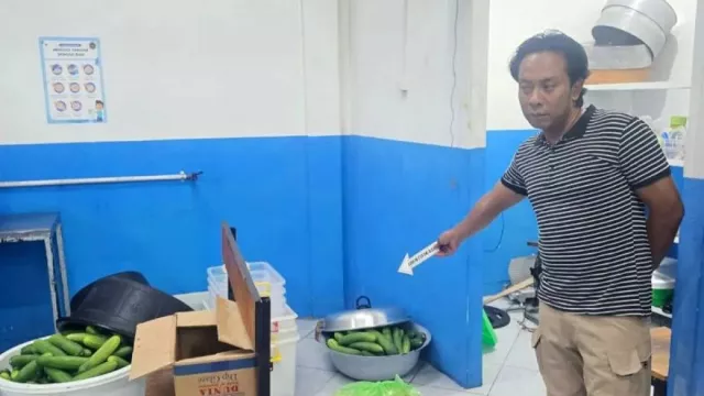 Puluhan Siswa di Lombok Timur Keracunan Program MBG, Alami Mual Muntah dan Diare - GenPI.co Puluhan Siswa di Lombok Timur Keracunan Program MBG, Alami Mual Muntah dan Diare - GenPI.co