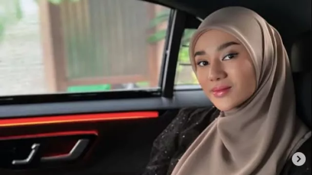 Baru 2 Bulan Menikah, Clara Shinta Beri Kode Cerai - GenPI.co Baru 2 Bulan Menikah, Clara Shinta Beri Kode Cerai - GenPI.co