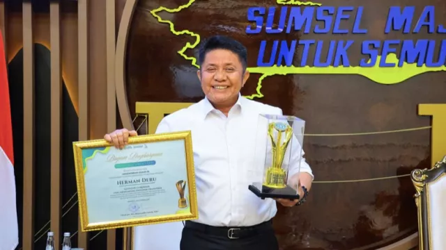  Keren, Gubernur Herman Deru Raih Penghargaan Kepala Daerah Peduli Pesantren - GenPI.co
