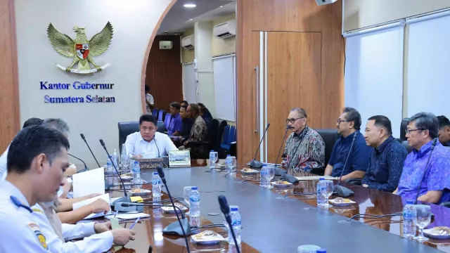 Pemda dan Swasta Kompak, Herman Deru Dukung Pembangunan Jalan Khusus Tambang di Musi Banyuasin - GenPI.co Pemda dan Swasta Kompak, Herman Deru Dukung Pembangunan Jalan Khusus Tambang di Musi Banyuasin - GenPI.co