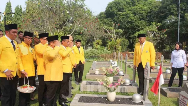 Golkar Tak Akan Mundur, Perjuangkan Soeharto Diberi Gelar Pahlawan Nasional - GenPI.co Golkar Tak Akan Mundur, Perjuangkan Soeharto Diberi Gelar Pahlawan Nasional - GenPI.co