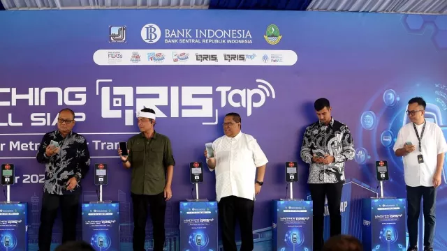 QRIS TAP Perluas Ekosistem Pembayaran Digital di Jawa Barat, Transaksi Lebih Praktis - GenPI.co QRIS TAP Perluas Ekosistem Pembayaran Digital di Jawa Barat, Transaksi Lebih Praktis - GenPI.co