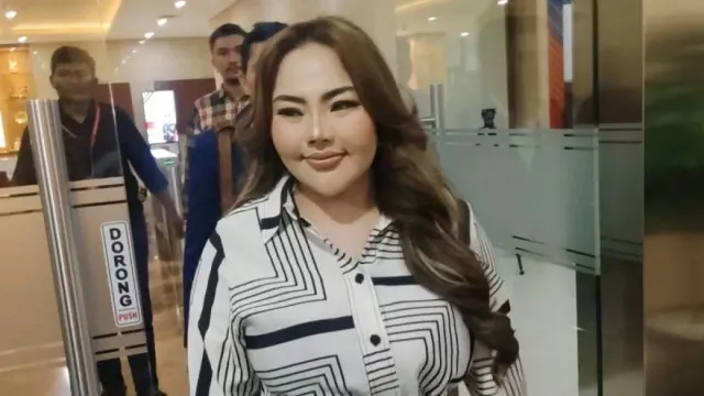 Lisa Mariana Tidak Ditahan Seusai Diperiksa 5 Jam di Bareskrim Polri - GenPI.co Lisa Mariana Tidak Ditahan Seusai Diperiksa 5 Jam di Bareskrim Polri - GenPI.co