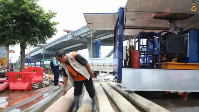 8 Pompa Dikerahkan, Pemprov Jateng Tangani Banjir Semarang–Demak - GenPI.co