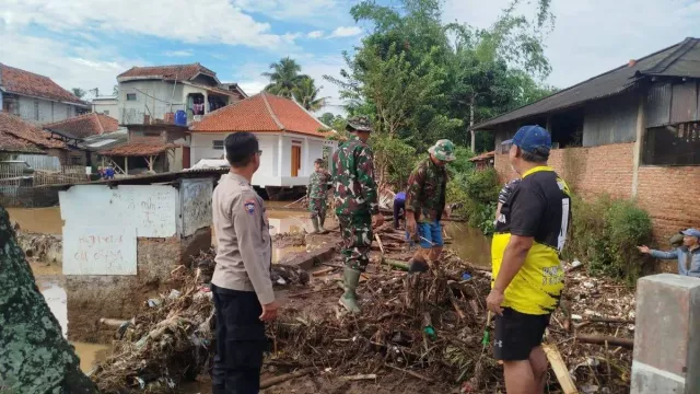 7 Kecamatan di Garut Terdampak Banjir dan Longsor, 4 Rumah Rusak - GenPI.co 7 Kecamatan di Garut Terdampak Banjir dan Longsor, 4 Rumah Rusak - GenPI.co