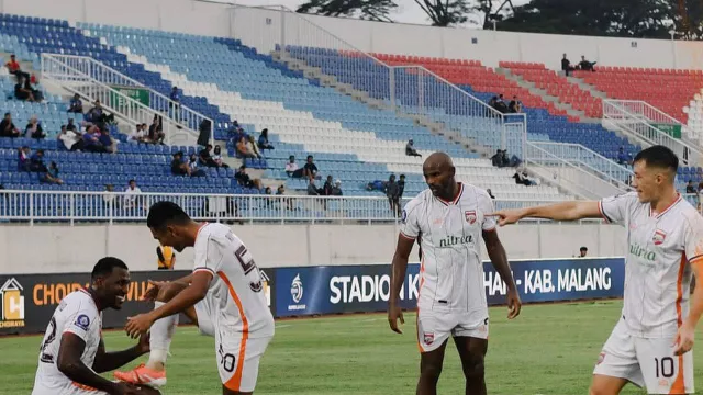 Klasemen Super League 2025/26: Bantai Arema, Borneo FC Tinggalkan Persija - GenPI.co