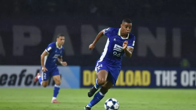 Bomber Persib Bandung Uilliam Barros Haus Kemenangan, Bidik 3 Poin Jamu Persis Solo - GenPI.co Bomber Persib Bandung Uilliam Barros Haus Kemenangan, Bidik 3 Poin Jamu Persis Solo - GenPI.co