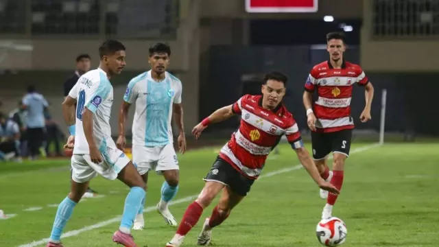 Madura United Minta Maaf, Belum Beri Kemenangan Kandang ke Suporter - GenPI.co Madura United Minta Maaf, Belum Beri Kemenangan Kandang ke Suporter - GenPI.co
