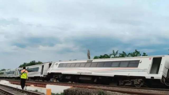 Perjalanan KA Jarak Jauh Daop 6 Kembali Normal Sesuai Gangguan KA Purwojaya Anjlok - GenPI.co