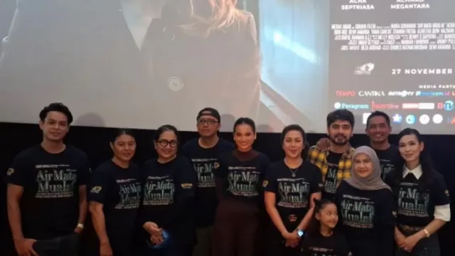 Acha Septriasa Terenyuh Ucapkan Syahadat di Film Air Mata Mualaf - GenPI.co Acha Septriasa Terenyuh Ucapkan Syahadat di Film Air Mata Mualaf - GenPI.co