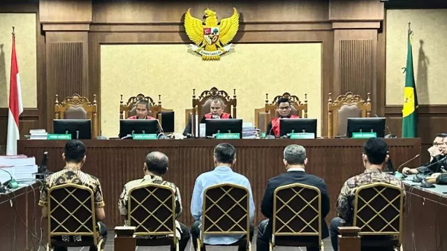 3 Hakim Penerima Suap CPO Dituntut 12 Tahun Penjara dan Denda Rp500 Juta - GenPI.co 3 Hakim Penerima Suap CPO Dituntut 12 Tahun Penjara dan Denda Rp500 Juta - GenPI.co