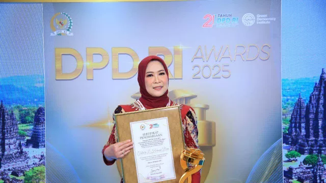 Raih DPD Award 2025, Feby Deru Terus Dorong Kemajuan Ekonomi Kreatif Sumsel - GenPI.co Raih DPD Award 2025, Feby Deru Terus Dorong Kemajuan Ekonomi Kreatif Sumsel - GenPI.co