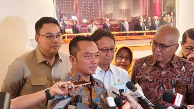 Prasetyo Hadi Tegaskan Tim Koordinasi MBG Berbeda dengan BGN - GenPI.co Prasetyo Hadi Tegaskan Tim Koordinasi MBG Berbeda dengan BGN - GenPI.co