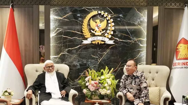 Seusai Temui Jokowi, Abu Bakar Ba’asyir Dialog dengan Dasco di Parlemen - GenPI.co Seusai Temui Jokowi, Abu Bakar Ba’asyir Dialog dengan Dasco di Parlemen - GenPI.co