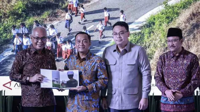 Istana Sebut Prabowo Subianto Masih Pelajari Nama Soeharto Dinobatkan Jadi Pahlawan - GenPI.co Istana Sebut Prabowo Subianto Masih Pelajari Nama Soeharto Dinobatkan Jadi Pahlawan - GenPI.co