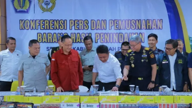 Herman Deru Apresiasi Bea Cukai Sumbagtim Musnahkan Barang Ilegal Rp 19 Miliar - GenPI.co Herman Deru Apresiasi Bea Cukai Sumbagtim Musnahkan Barang Ilegal Rp 19 Miliar - GenPI.co