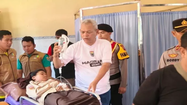 Diduga Keracunan MBG, 800 Siswa SMK Kandeman Batang Alami Diare - GenPI.co Diduga Keracunan MBG, 800 Siswa SMK Kandeman Batang Alami Diare - GenPI.co