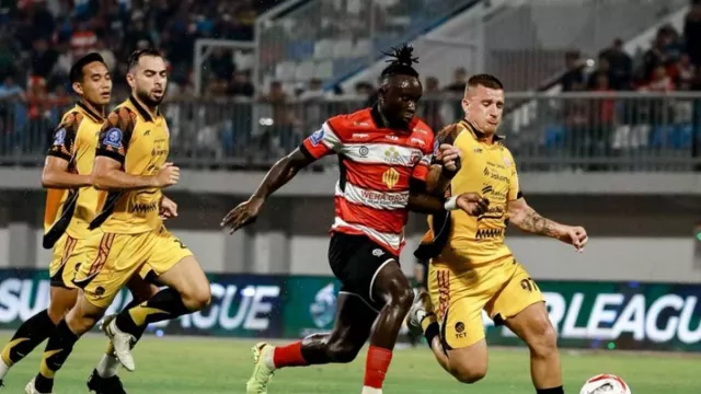 Bomber Madura United Balotelli Termotivasi Bobol Gawang PSM Makassar - GenPI.co Bomber Madura United Balotelli Termotivasi Bobol Gawang PSM Makassar - GenPI.co