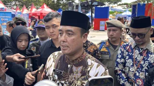 Wawali Bandung Erwin Diperiksa Kejari Sebagai Saksi, Tegaskan Bukan Terkena OTT - GenPI.co Wawali Bandung Erwin Diperiksa Kejari Sebagai Saksi, Tegaskan Bukan Terkena OTT - GenPI.co
