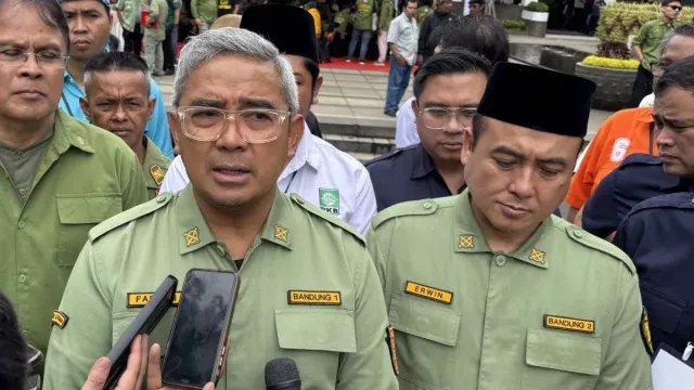 Farhan Pastikan Pemkot Bandung Kooperatif Terkait Kasus Dugaan Korupsi - GenPI.co Farhan Pastikan Pemkot Bandung Kooperatif Terkait Kasus Dugaan Korupsi - GenPI.co