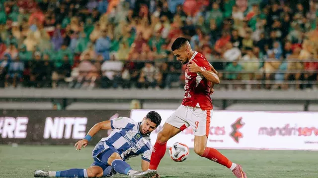 Johnny Jansen Ambil Sisi Positif Setelah Bali United Ditekuk Persib Bandung - GenPI.co