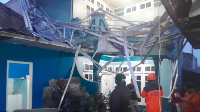 Angin Puting Beliung Terjang Malang, 112 Rumah Rusak dan 1 Warga Luka - GenPI.co