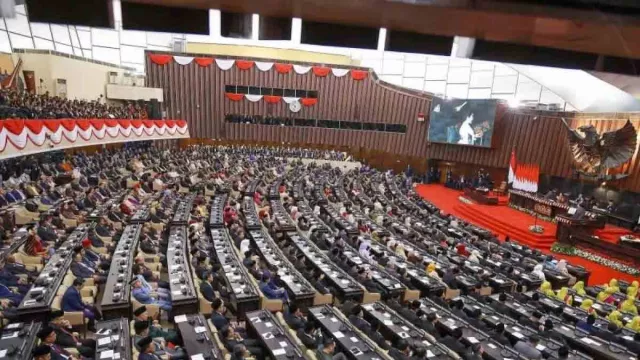 Pemain Orkestra Senang Lihat Peserta Sidang Tahunan MPR Nyanyi dan Joget - GenPI.co