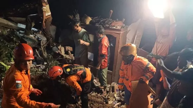 Hujan Deras Picu Longsor di Trenggalek, 1 Keluarga Ditemukan Meninggal - GenPI.co