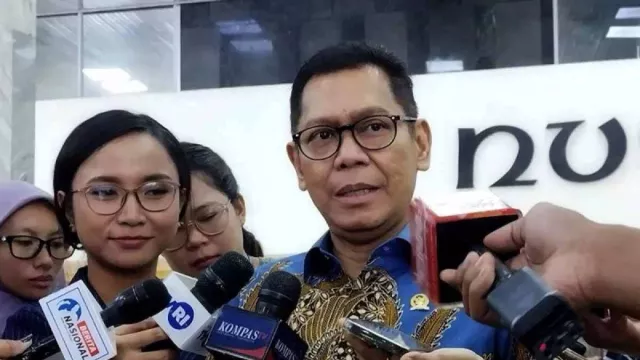 Adies Kadir Disebut Tak Langgar Kode Etik, Sikap Parpol Dianggap Tidak Konsisten - GenPI.co