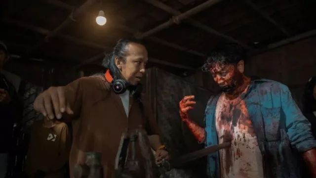 Zombie Film Abadi Nan Jaya Bernuansa Lokal, Proses Make Up Sangat Detail - GenPI.co