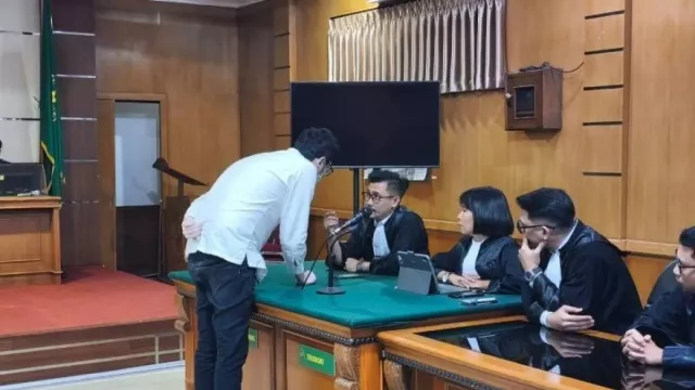 Langgar UU TPKS, Dokter Priguna Divonis 11 Tahun Penjara dan Bayar Restitusi Rp137 J - GenPI.co