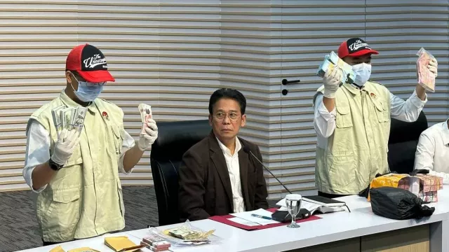 KPK Beberkan Dugaan Jatah Preman Rp2,25 Miliar untuk Gubernur Riau dari Fee Proyek - GenPI.co