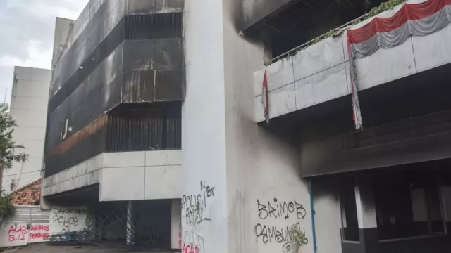 2 Kerangka di Gedung ACC Kwitang Teridentifikasi, Korban Hilang Kerusuhan Agustus - GenPI.co