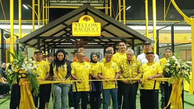 Bahlil Lahadalia Resmikan Lapangan Padel, Disebut Strategi Dekati Anak Muda - GenPI.co