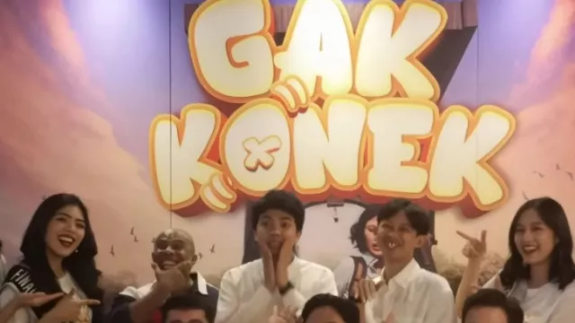 Main Web Series Gak Konek, Arif Brata Kagumi Kemampuan Marthino Lio - GenPI.co