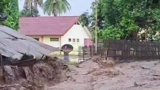 Banjir dan Angin Kencang Landa 13 Desa di Bima, 2.300 Warga Terdampak - GenPI.co