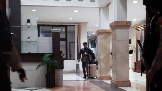 KPK Geledah 6 Lokasi di Ponorogo Termasuk Kantor Bupati, Bawa 3 Koper Dokumen - GenPI.co