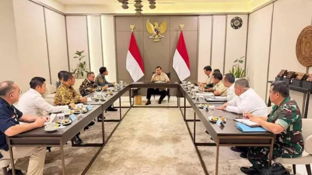 Prabowo Subianto Minta Prasetyo Hadi Cek Penyerapan Dana TKD Jelang Akhir Tahun - GenPI.co