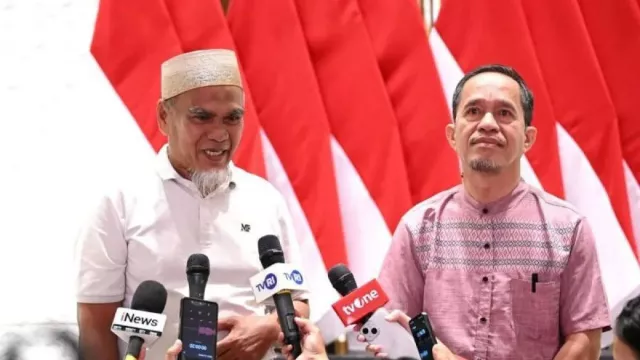 Dapat Rehabilitasi Presiden, 2 Guru di Luwu Utara yang Dipecat Wajib Dipulihkan - GenPI.co