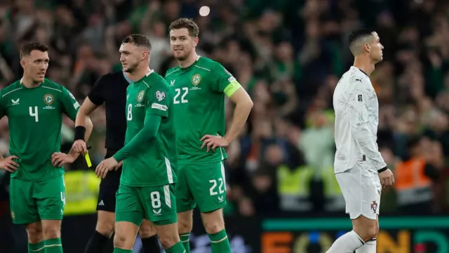 Ronaldo Dapat Kartu Merah Seusai Tantang Suporter Irlandia - GenPI.co