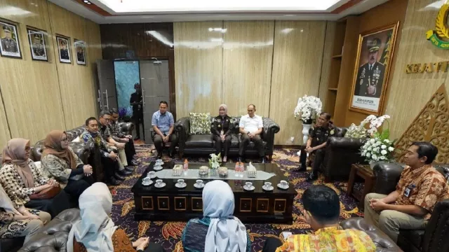 Perkuat Transisi Energi, PLN Libatkan Kejati Jabar dalam Pengawasan Proyek Strategis - GenPI.co