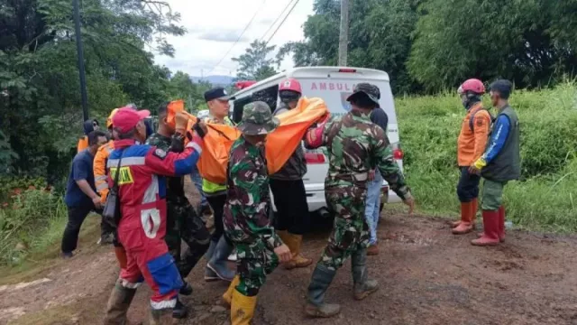 3 Korban Longsor Cilacap Kembali Ditemukan, 17 Warga Masih Hilang - GenPI.co