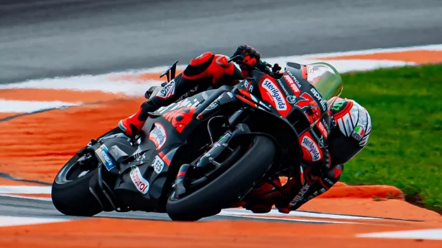 Cetak Rekor Bersama Aprilia, Bezzecchi Tutup MotoGP 2025 dengan Sempurna - GenPI.co