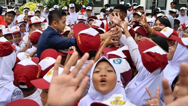 Teddy Indra Wijaya Sering ke Akar Rumput, Disebut Bentuk Tertinggi Layanan Publik - GenPI.co