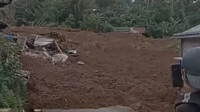 Hujan Ekstrem Picu Longsor Banjarnegara, 45 Warga Terisolasi dan 660 Jiwa Mengungsi - GenPI.co