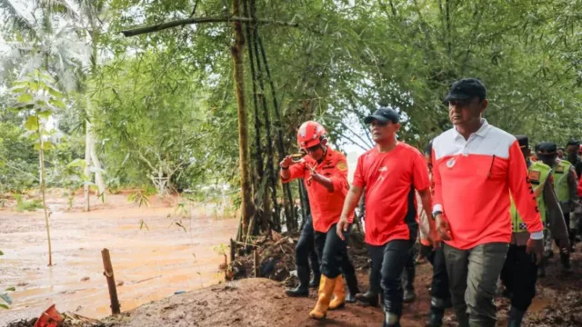 BNPB Terapkan Modifikasi Cuaca di Lokasi Longsor Cilacap, Percepat Evakuasi - GenPI.co
