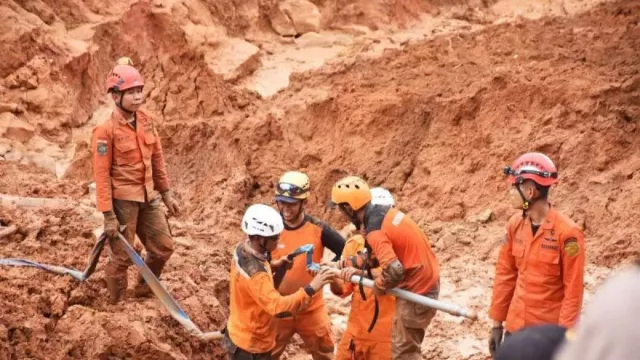 Korban Meninggal Longsor Cilacap Bertambah Jadi 13 Orang, 10 Masih Dicari - GenPI.co