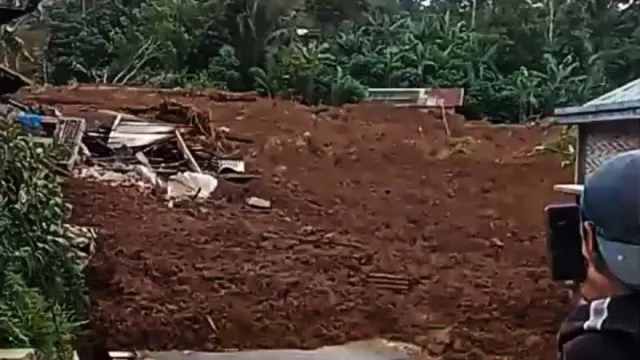 2 Warga Tewas, 27 Orang Masih Dicari dalam Longsor di Banjarnegara - GenPI.co