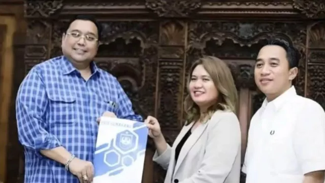 PSIS Semarang Diakuisisi Istri, Manajer Persela Siap Temui Suporter - GenPI.co