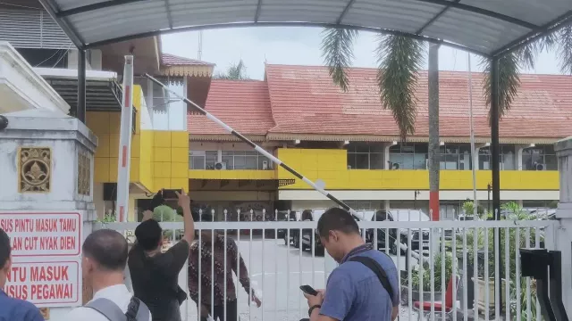 Kantor Disdik Riau Digeledah KPK, Terkait Korupsi Penambahan Anggaran - GenPI.co